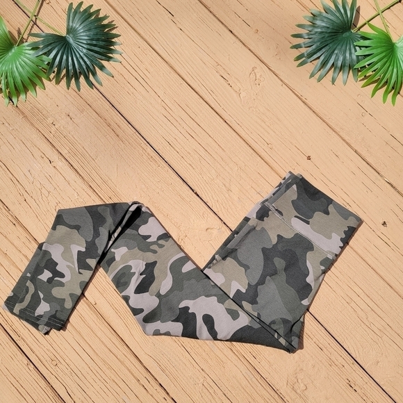 WILD FABLE OLIVE CAMO HIGH WAISTED LEGGINGS•NWOT! - Picture 3 of 6